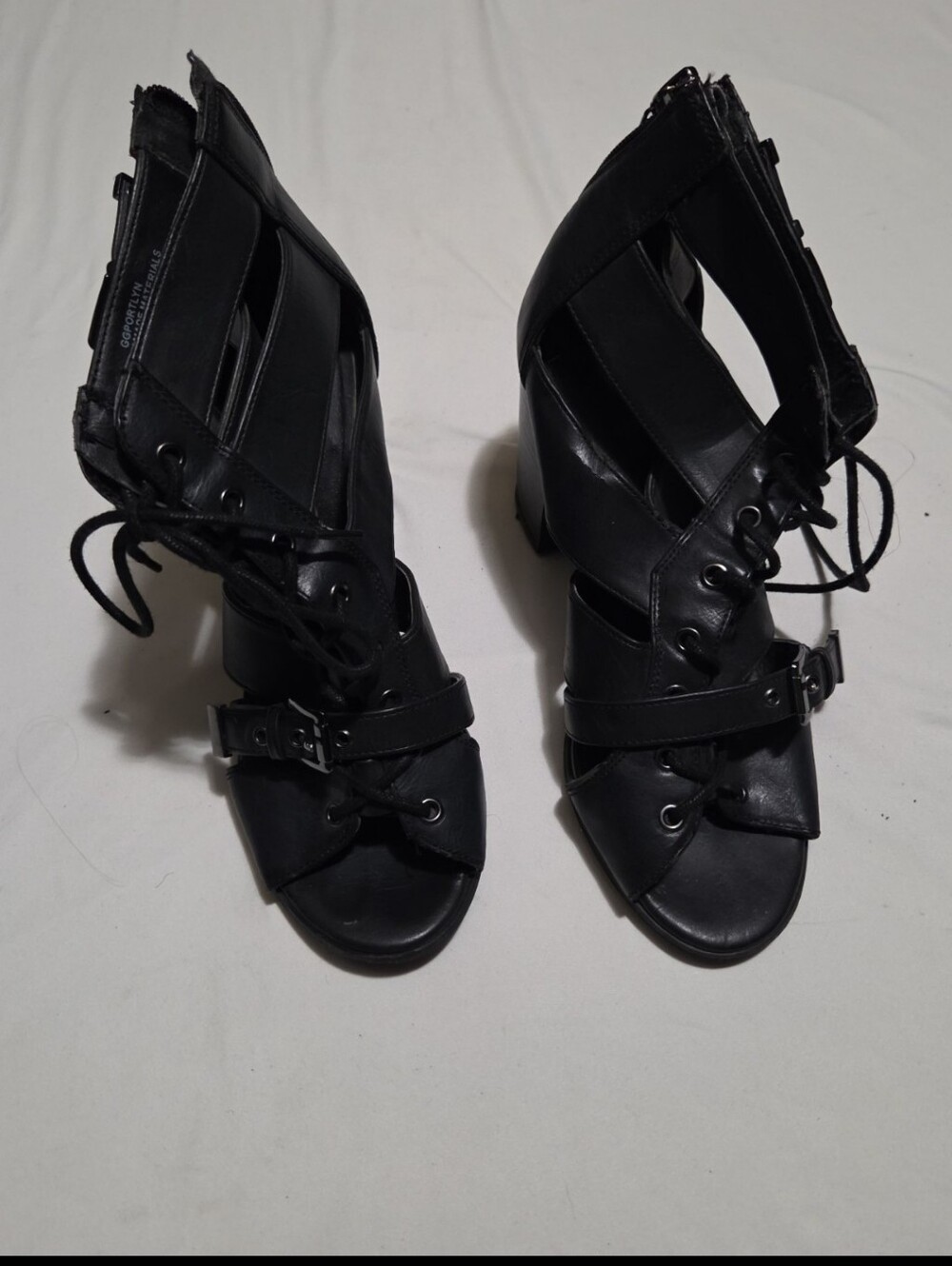 Chic Women's size 7 black thick strap heels #17